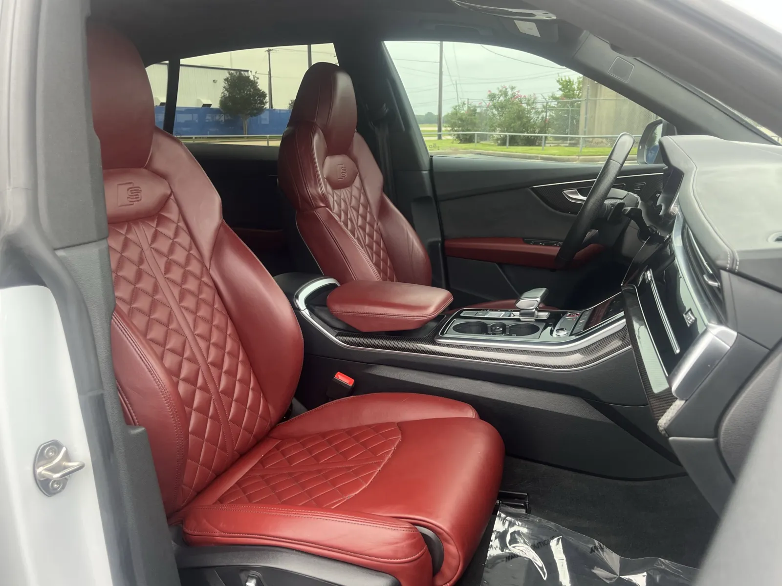 Audi SQ8 photo 28