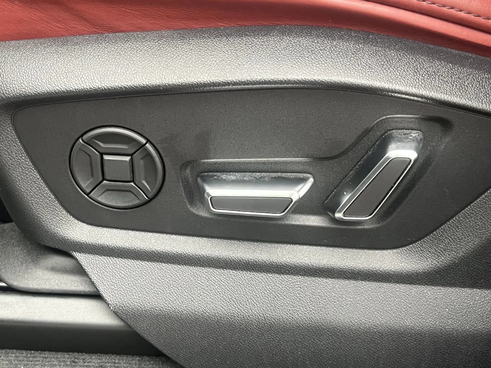 Audi SQ8 photo 25
