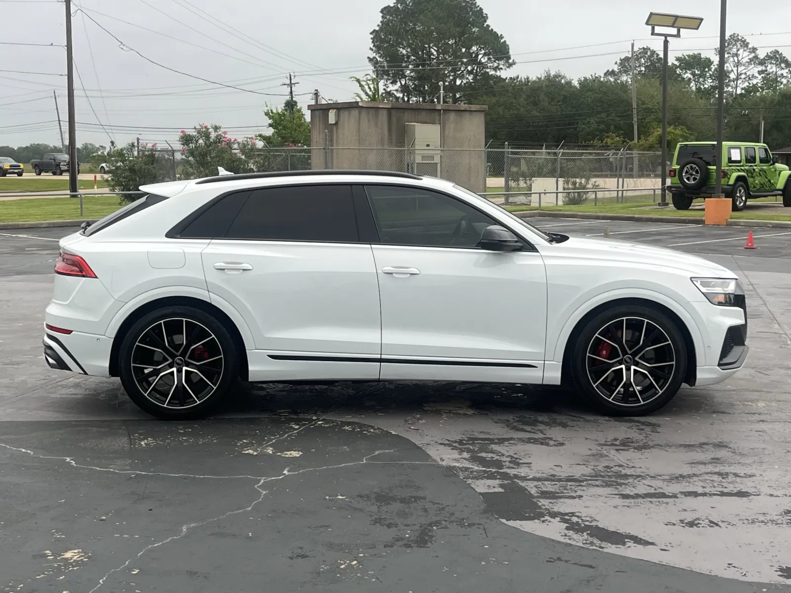 Audi SQ8 photo 9