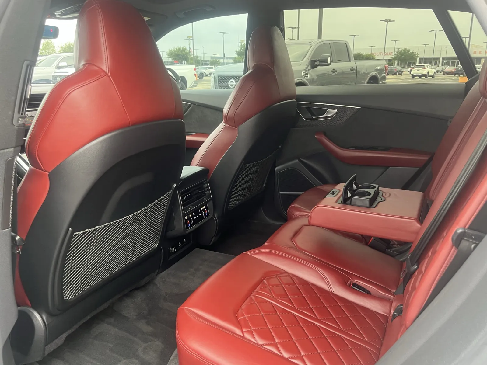 Audi SQ8 photo 30
