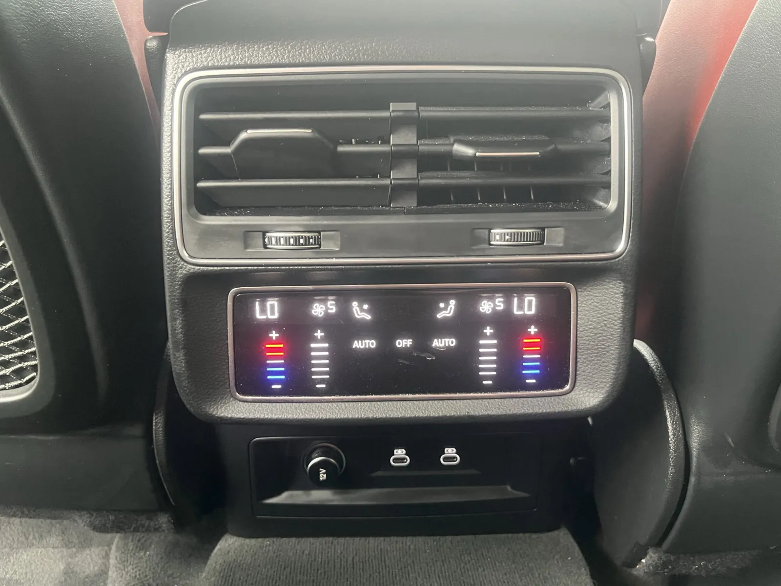 Audi SQ8 photo 26