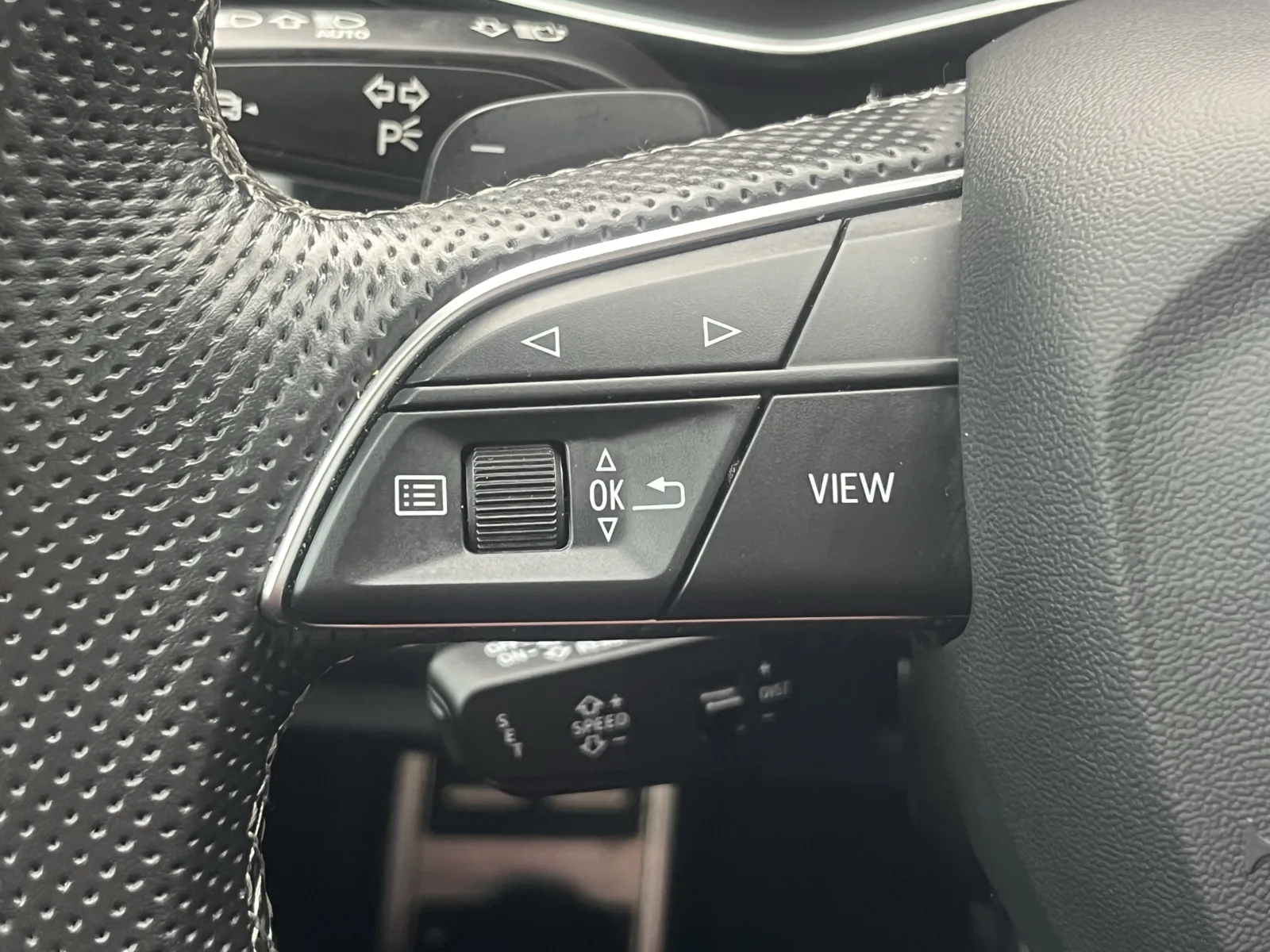 Audi SQ8 photo 17