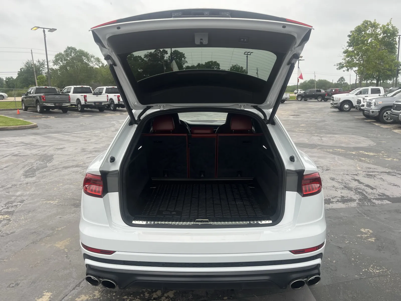 Audi SQ8 photo 10