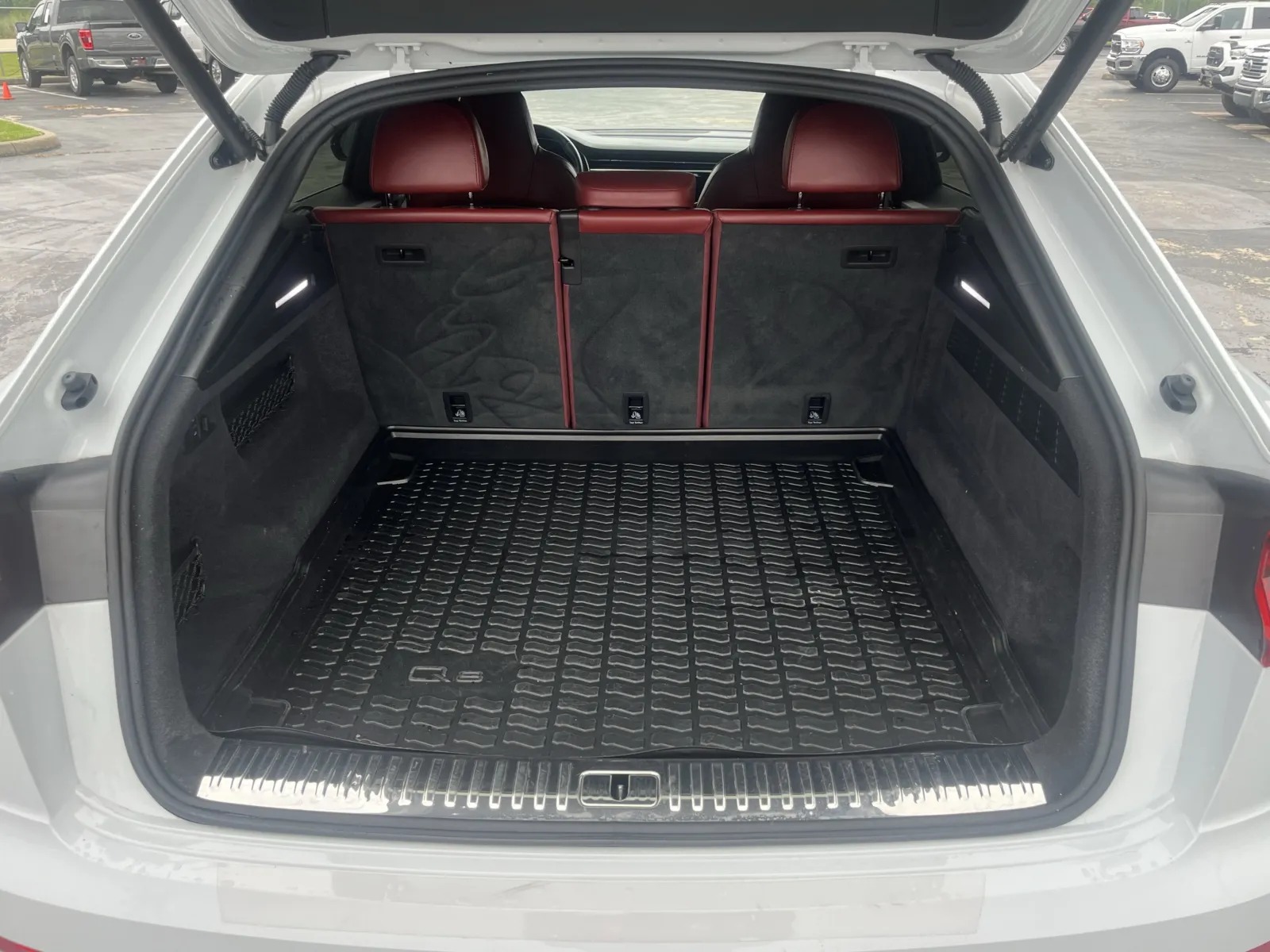 Audi SQ8 photo 11