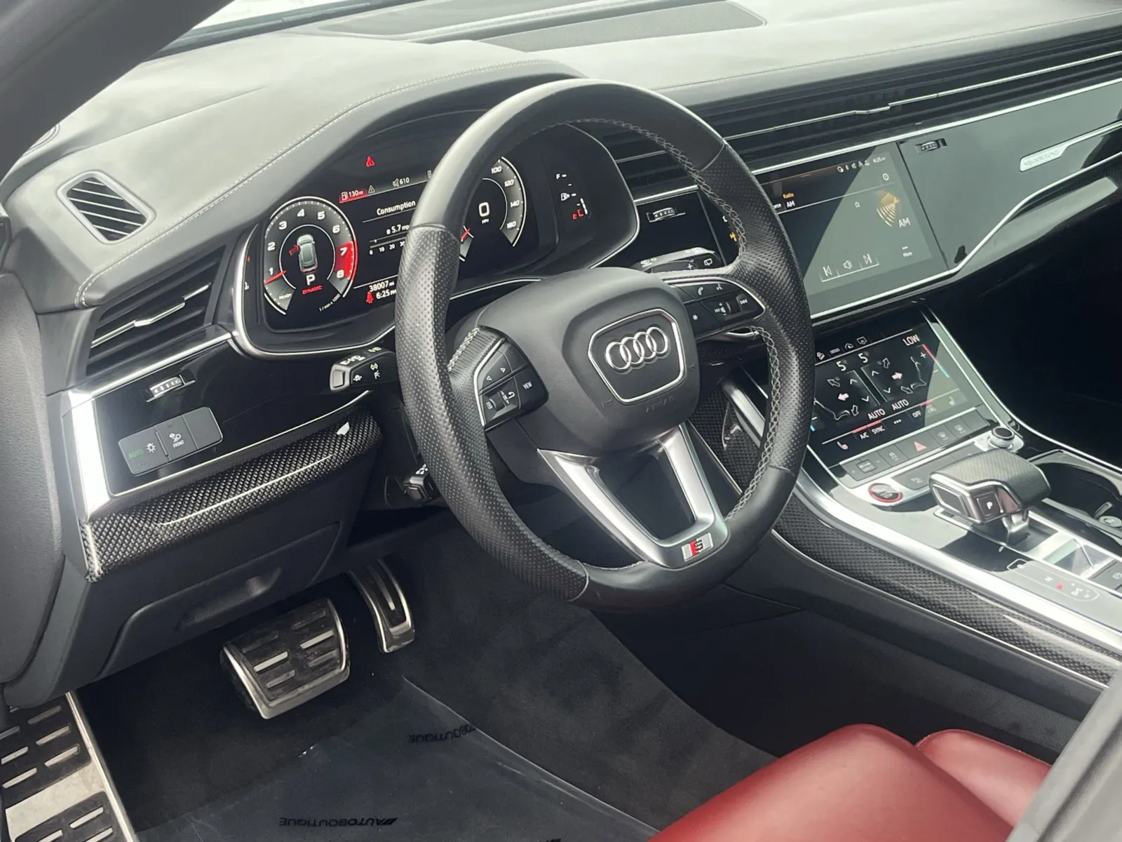 Audi SQ8 photo 13