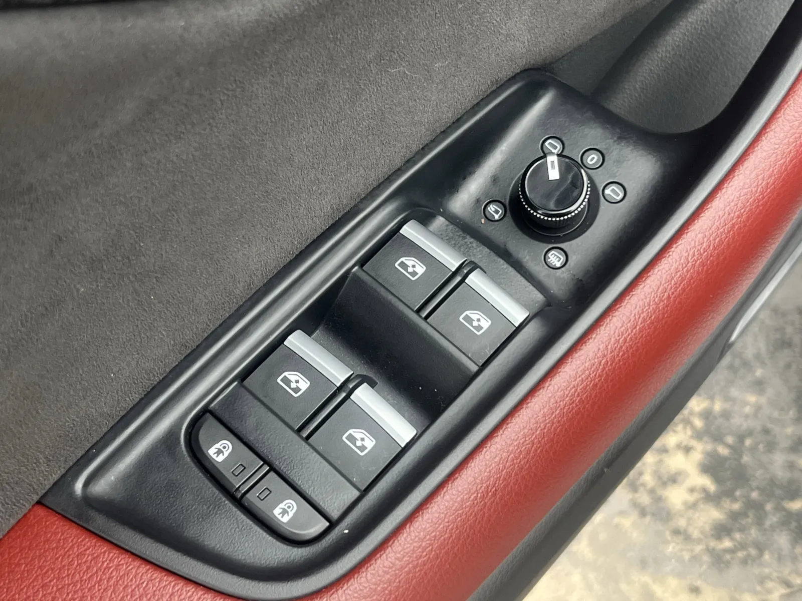 Audi SQ8 photo 24