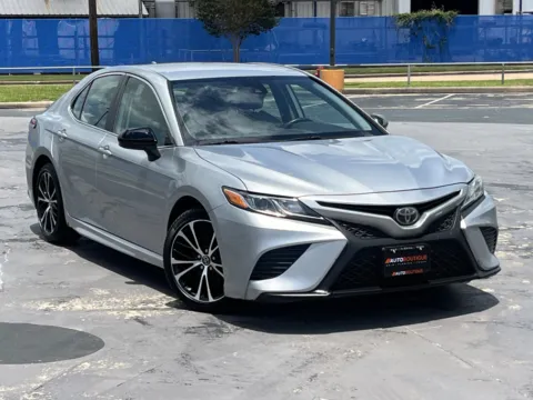 Photos of 2020 Toyota Camry SE for sale in Alvin, TX at Auto Boutique Texas