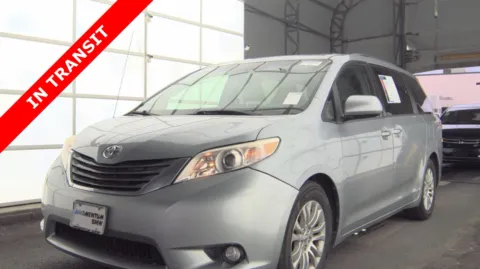 Silver 2014 Toyota Sienna XLE for sale in Alvin, TX