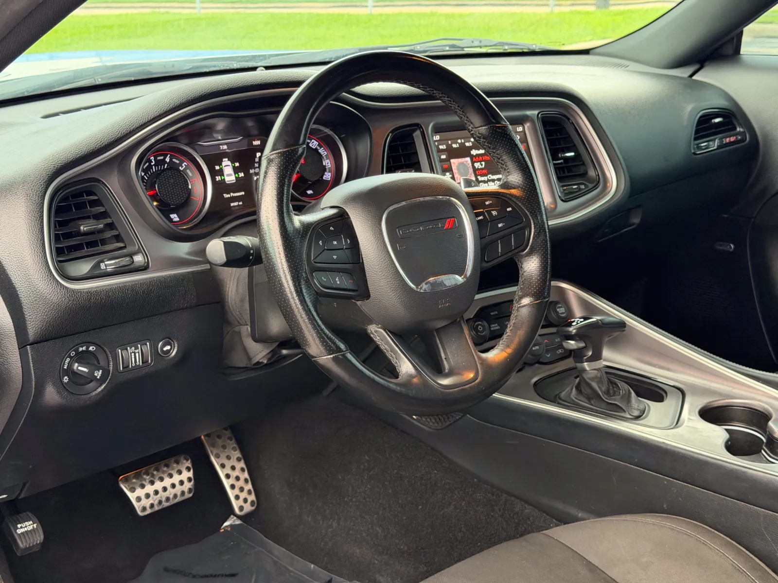 Dodge Challenger photo 11