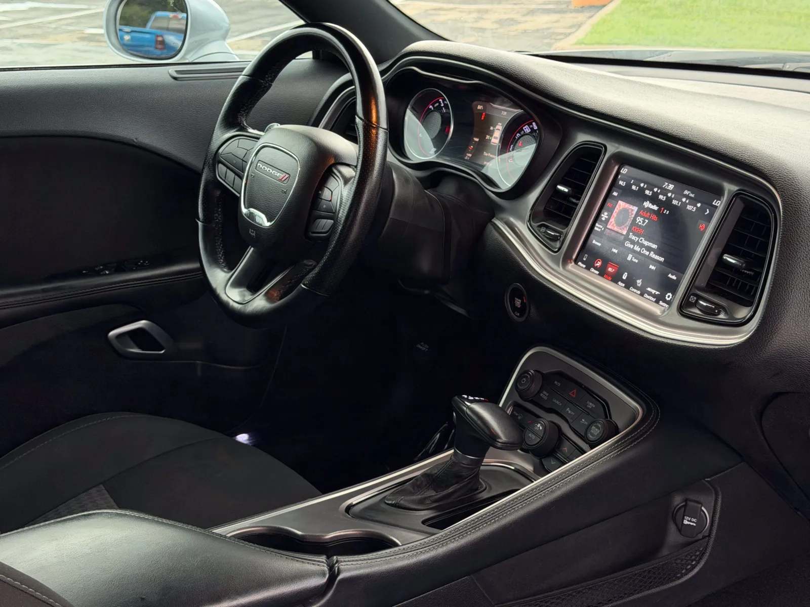 Dodge Challenger photo 12