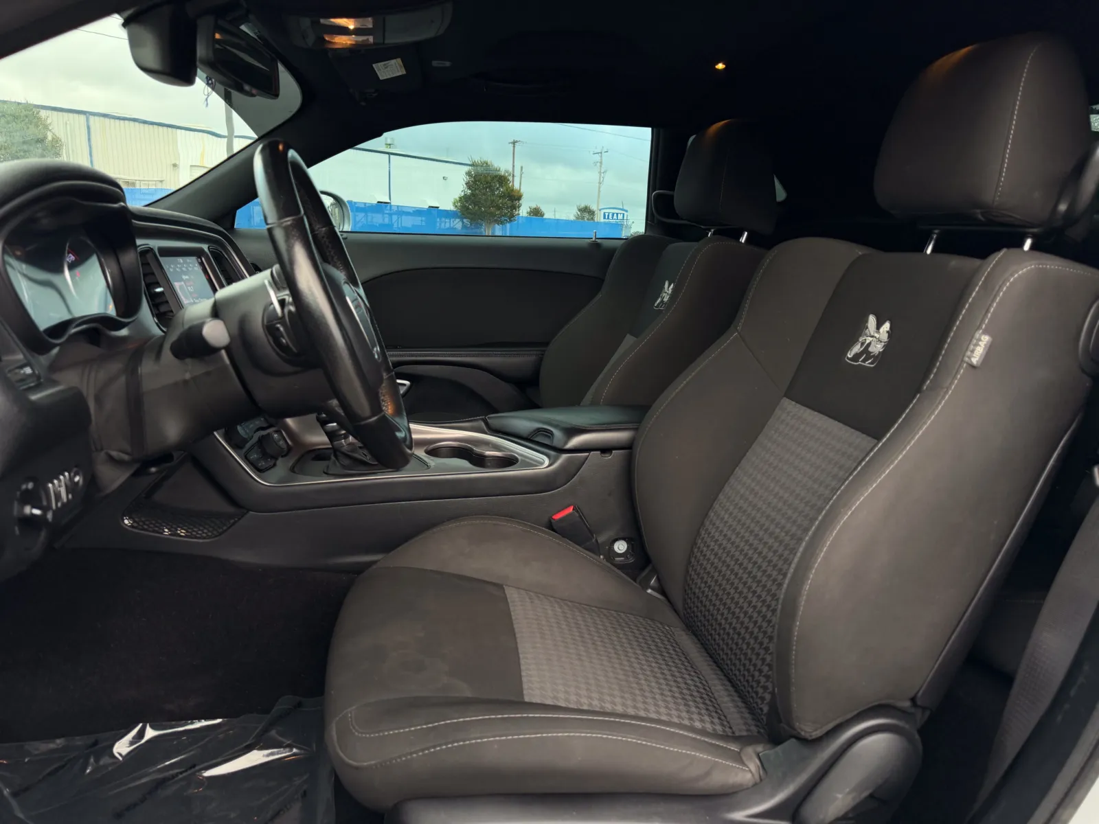 Dodge Challenger photo 19