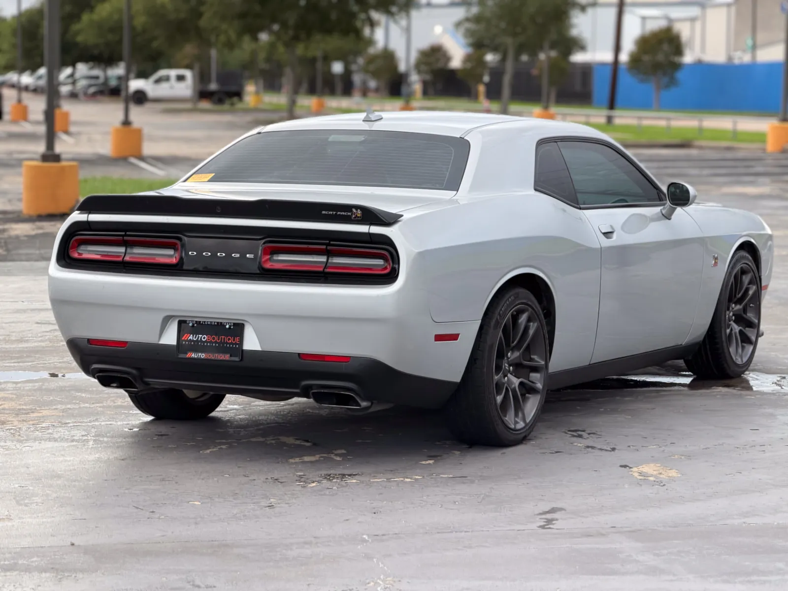 Dodge Challenger photo 8