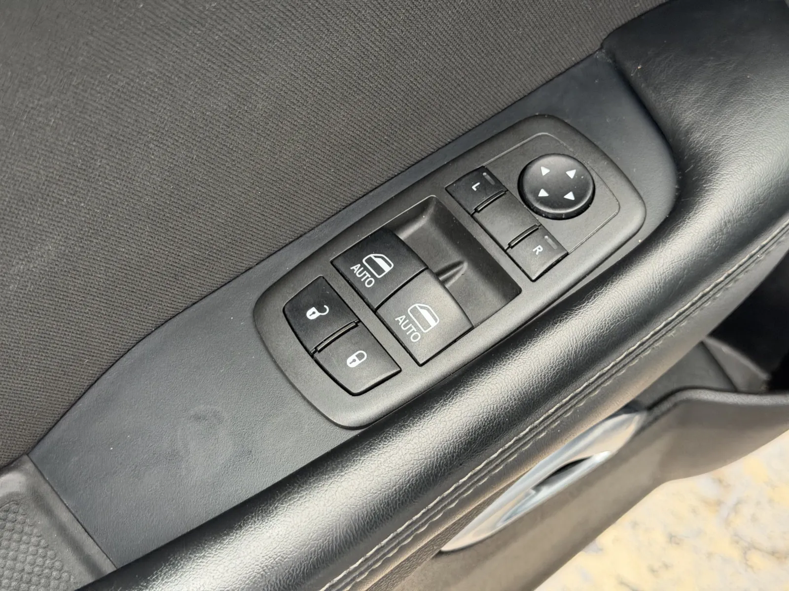 Dodge Challenger photo 18