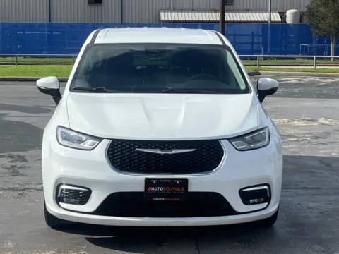 More photos of 2023 Chrysler Pacifica Touring L at Auto Boutique Texas, TX