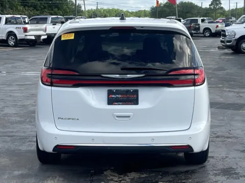 More photos of 2023 Chrysler Pacifica Touring L at Auto Boutique Texas, TX