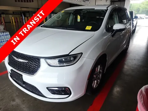 White 2023 Chrysler Pacifica Touring L for sale in Alvin, TX