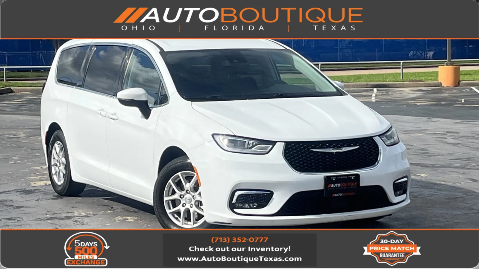 2023 Chrysler Pacifica Touring L's photo