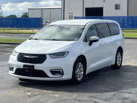 Another view of 2023 Chrysler Pacifica Touring L for sale in Alvin, TX at Auto Boutique Texas