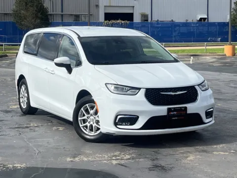 Photos of 2023 Chrysler Pacifica Touring L for sale in Alvin, TX at Auto Boutique Texas