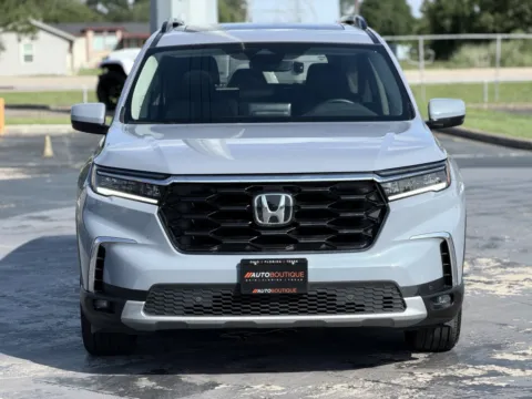 More photos of 2025 Honda Pilot Touring at Auto Boutique Texas, TX