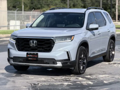 Another view of 2025 Honda Pilot Touring for sale in Alvin, TX at Auto Boutique Texas