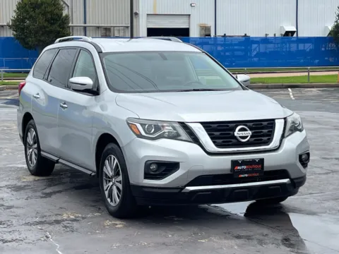 Photos of 2019 Nissan Pathfinder SV for sale in Alvin, TX at Auto Boutique Texas