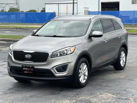 Another view of 2017 Kia Sorento LX for sale in Alvin, TX at Auto Boutique Texas