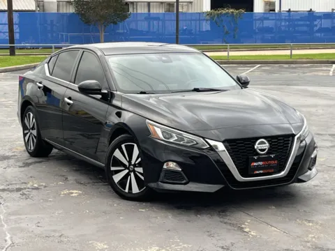 Photos of 2021 Nissan Altima 2.5 SV for sale in Alvin, TX at Auto Boutique Texas