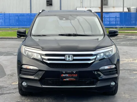 More photos of 2017 Honda Pilot Touring at Auto Boutique Texas, TX