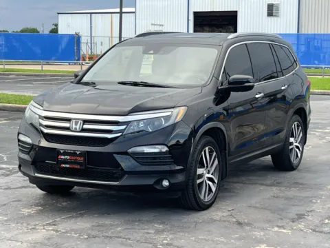 Another view of 2017 Honda Pilot Touring for sale in Alvin, TX at Auto Boutique Texas