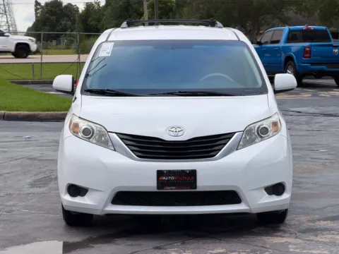 More photos of 2014 Toyota Sienna LE at Auto Boutique Texas, TX