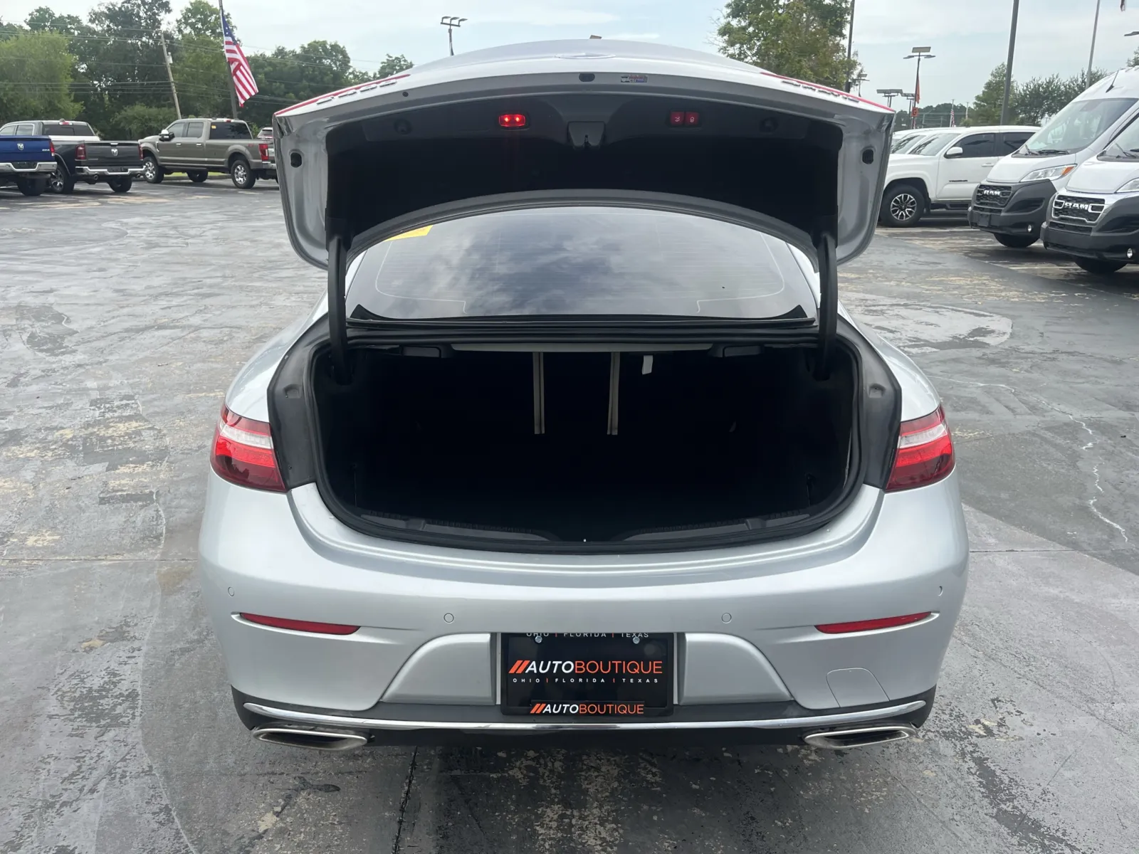 Mercedes-Benz E-Class photo 9