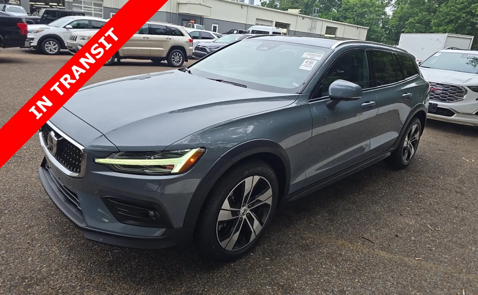 2024 Volvo V60 Cross Country B5 Plus AWD's photo