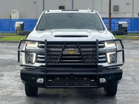 More photos of 2022 Chevrolet Silverado 3500HD High Country at Auto Boutique Texas, TX