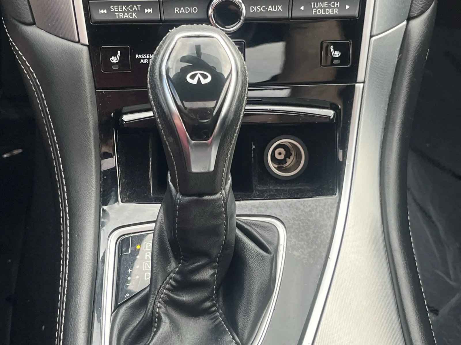 Infiniti Q60 photo 20