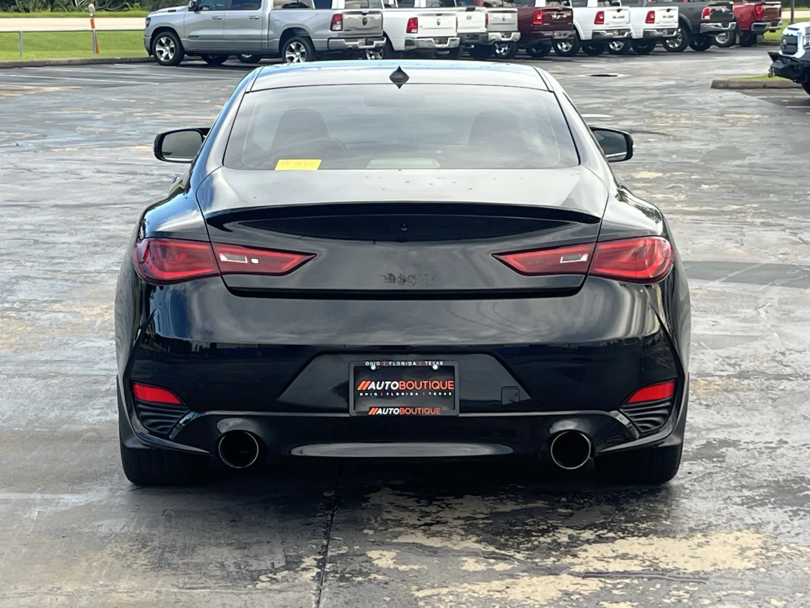 Infiniti Q60 photo 8