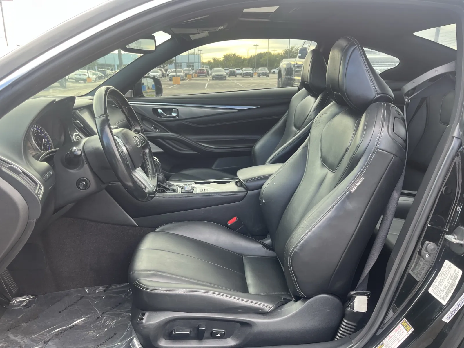 Infiniti Q60 photo 25