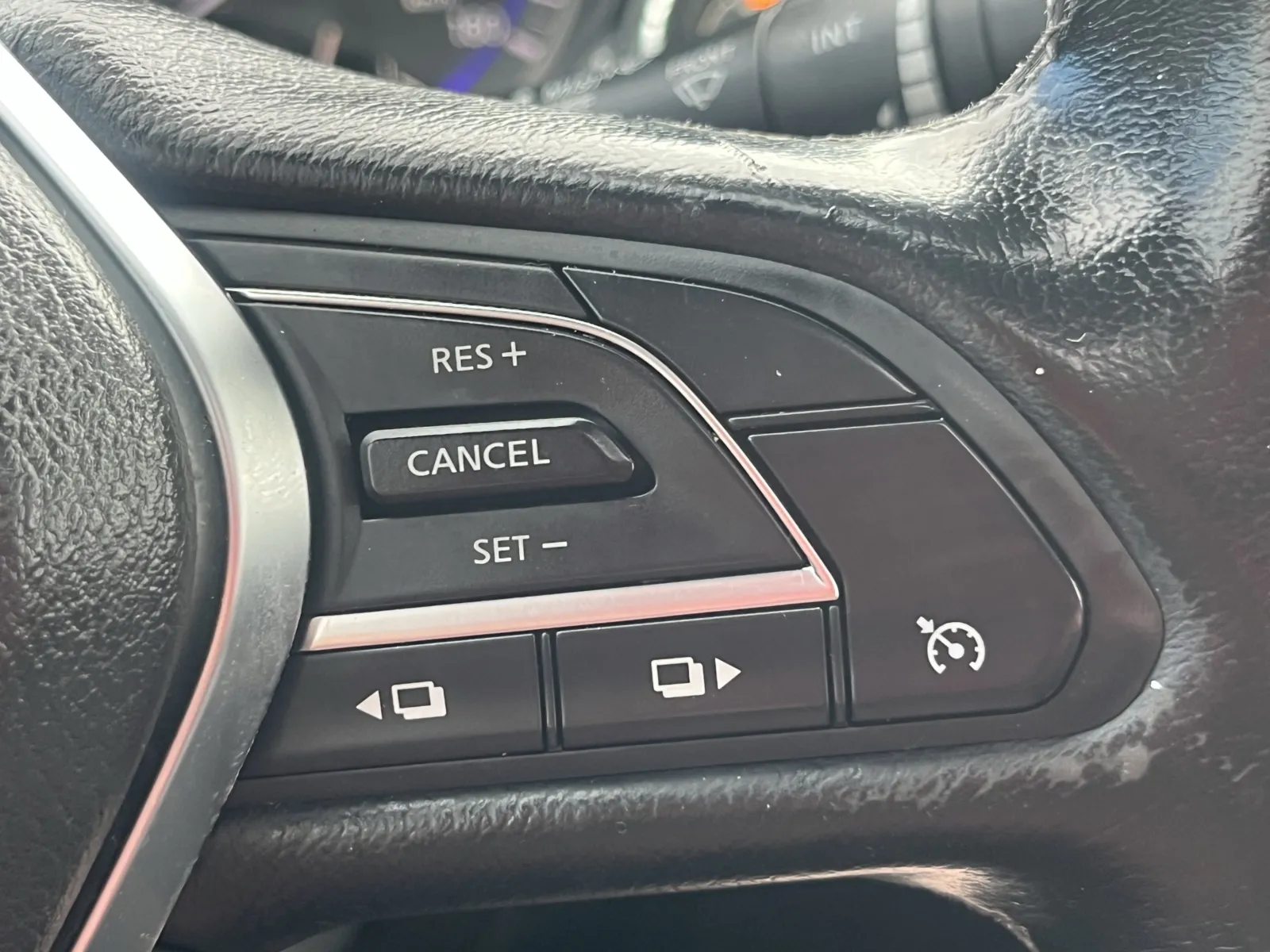 Infiniti Q60 photo 18