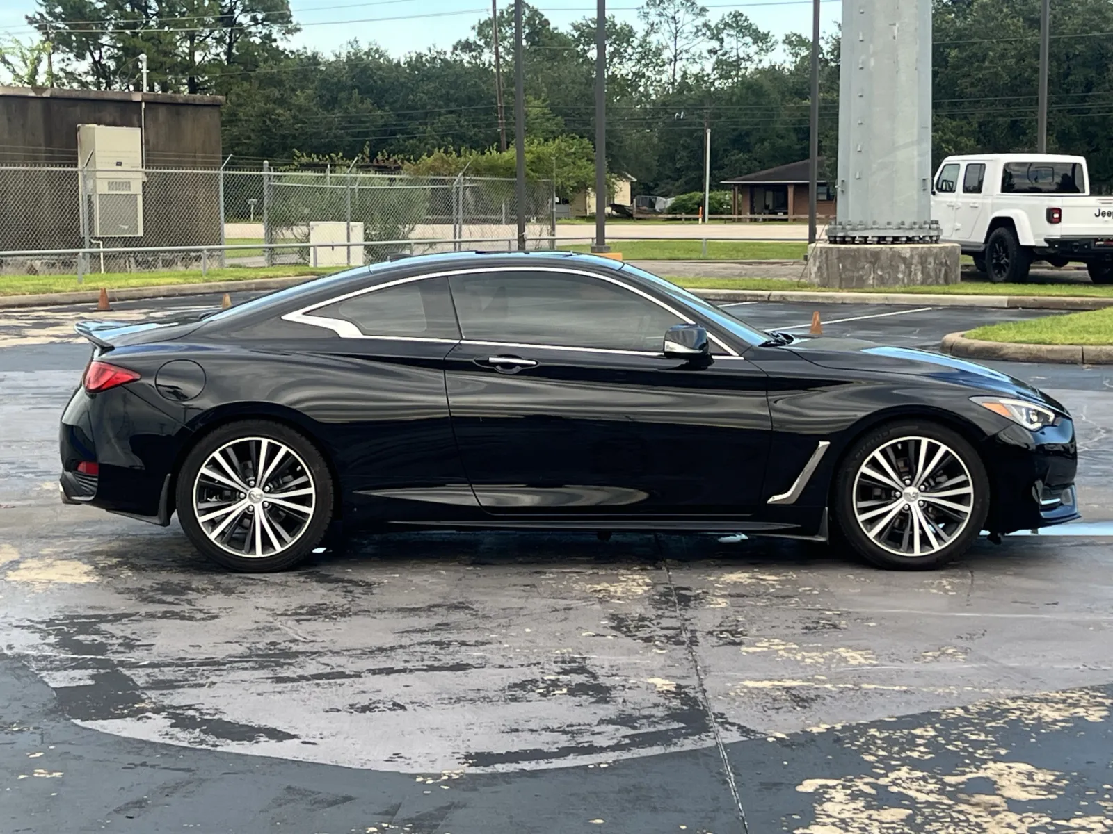 Infiniti Q60 photo 11
