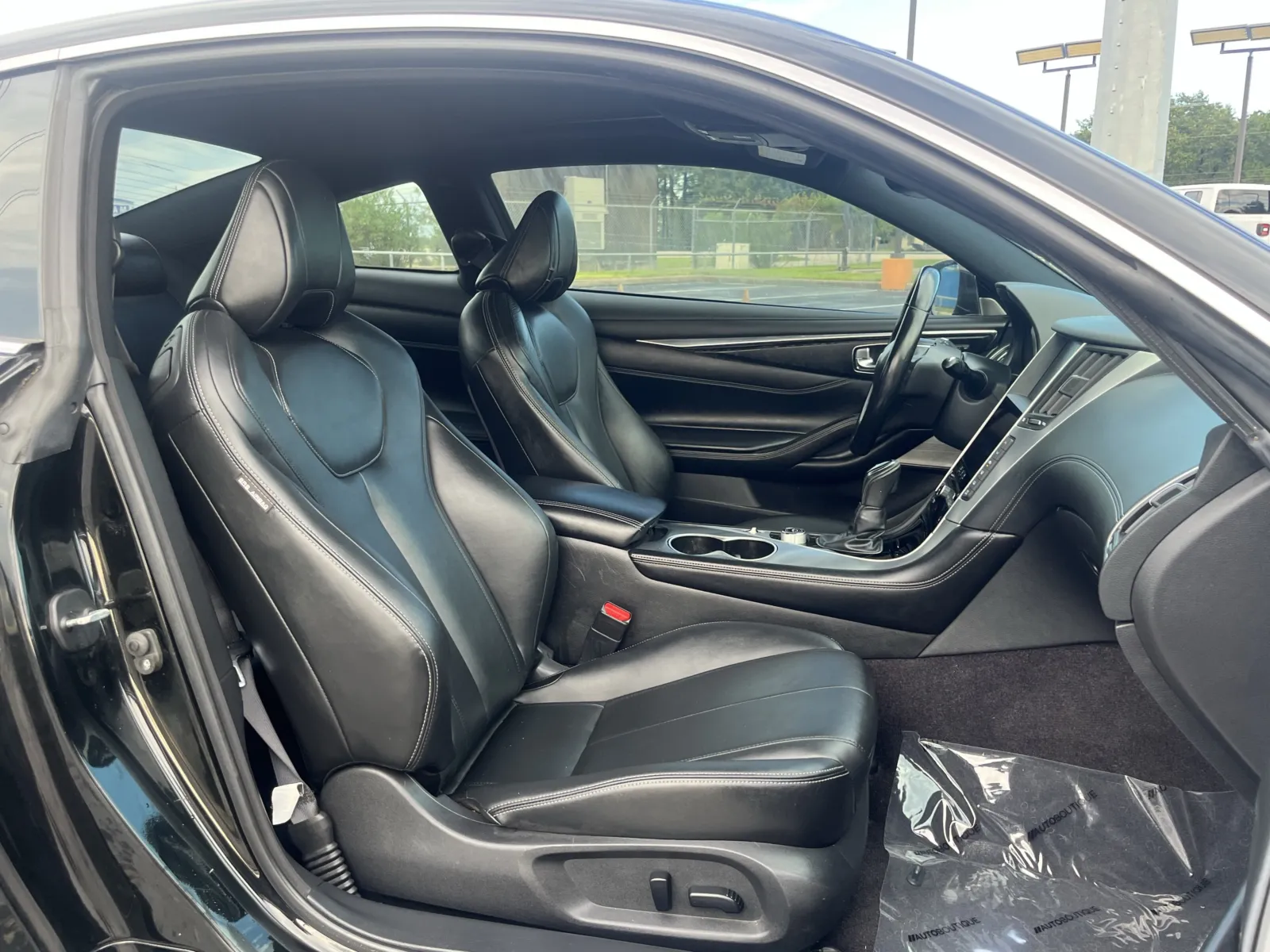 Infiniti Q60 photo 26
