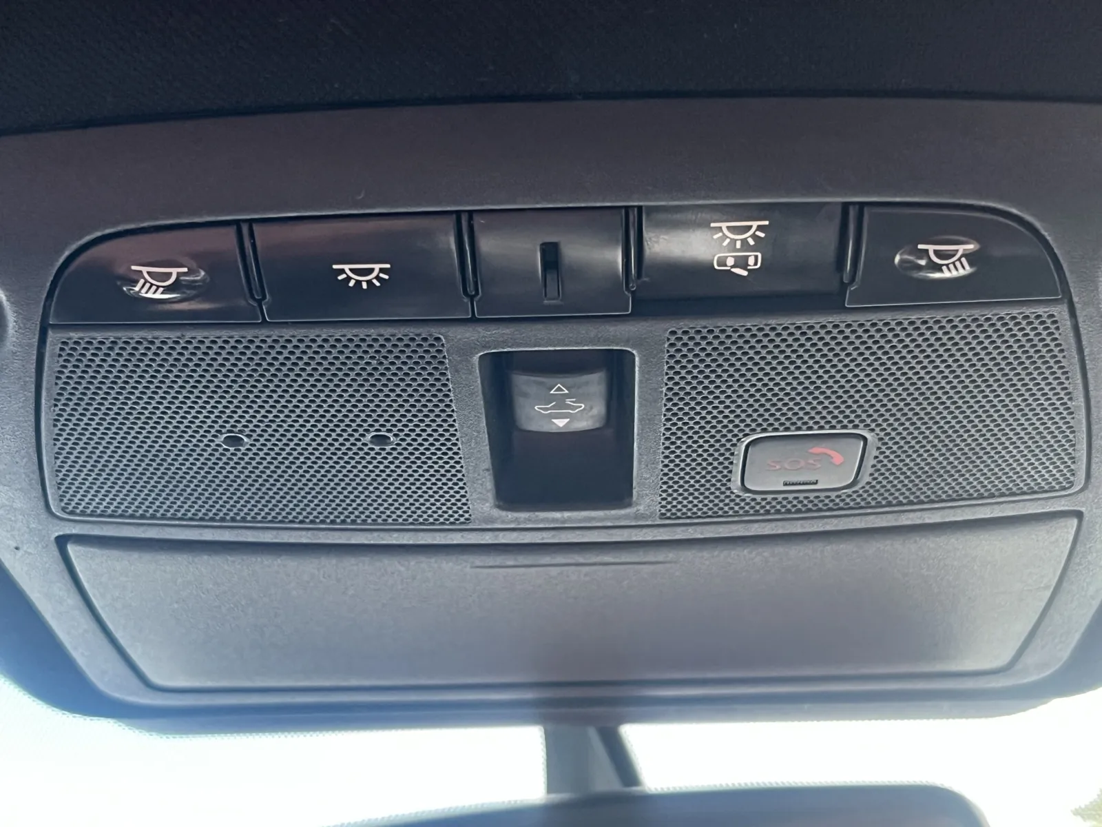 Infiniti Q60 photo 21