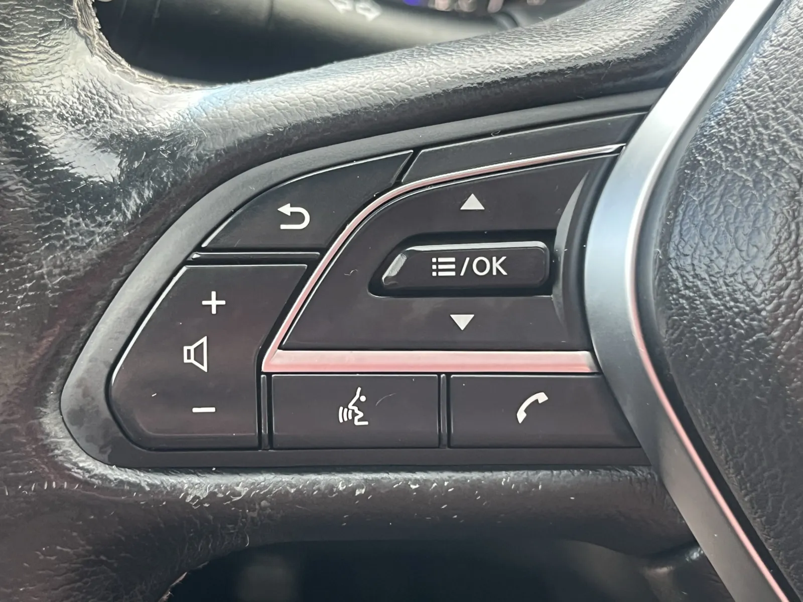 Infiniti Q60 photo 17