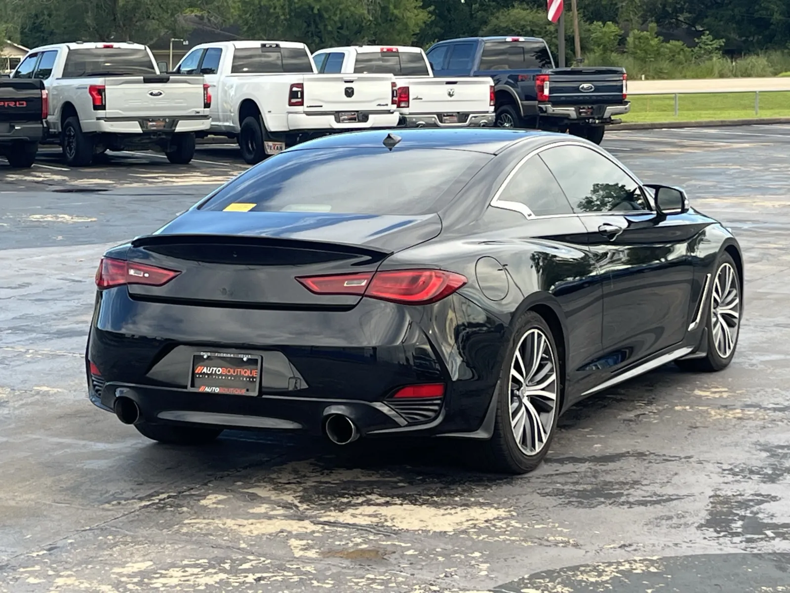 Infiniti Q60 photo 9