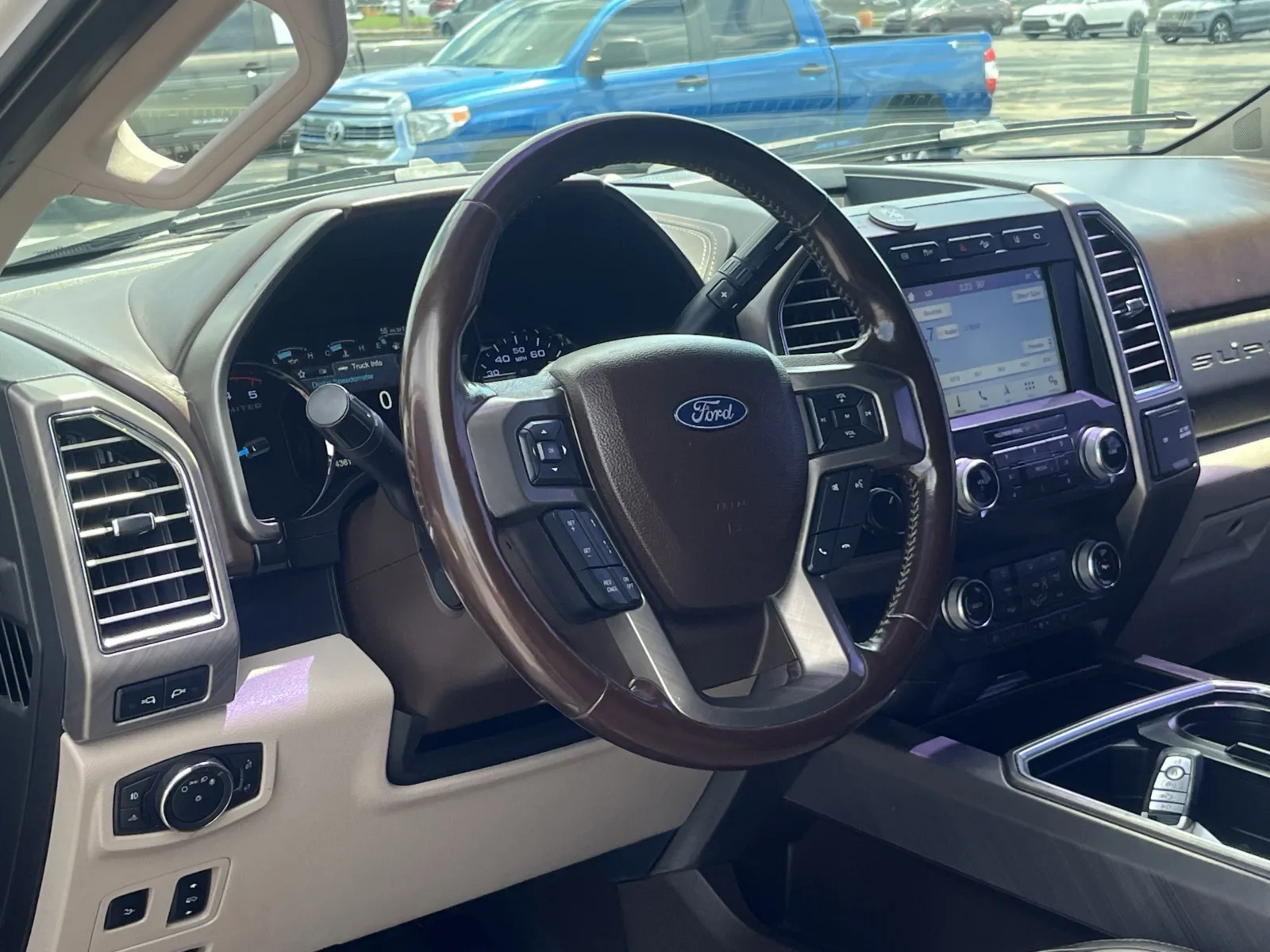 Ford F-250 photo 11