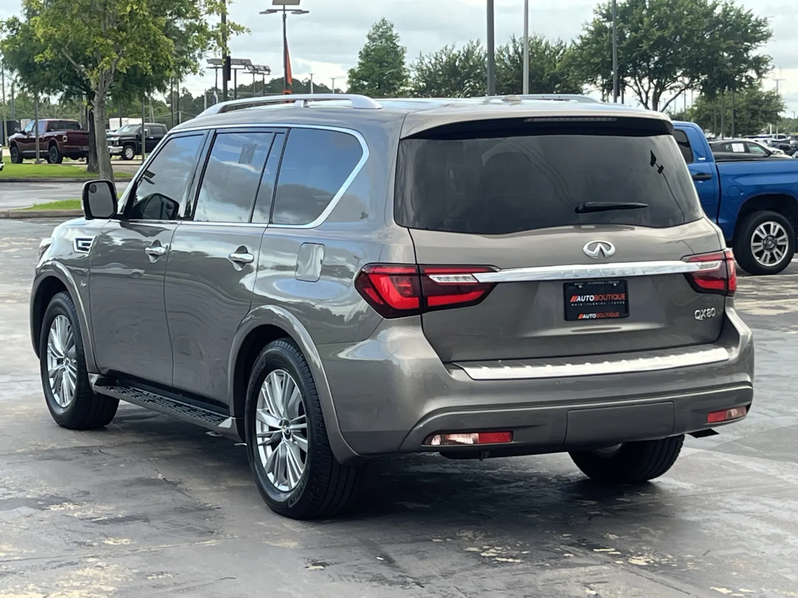 Infiniti QX80 photo 6