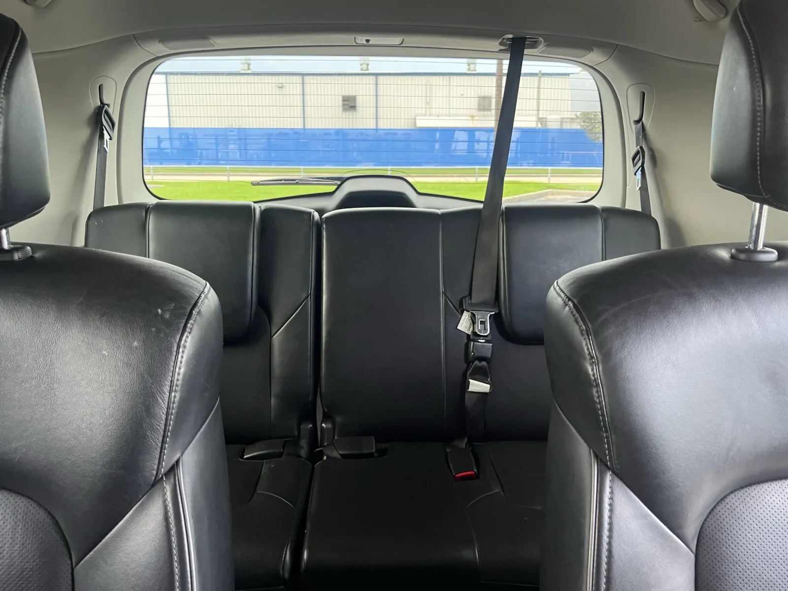 Infiniti QX80 photo 27