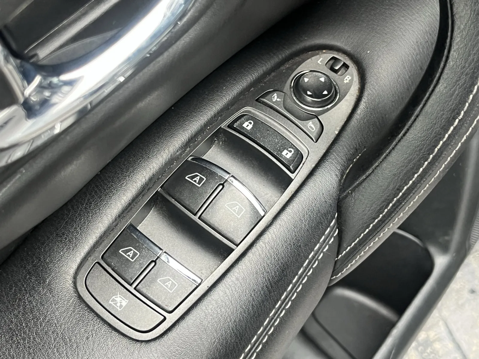 Infiniti QX80 photo 22