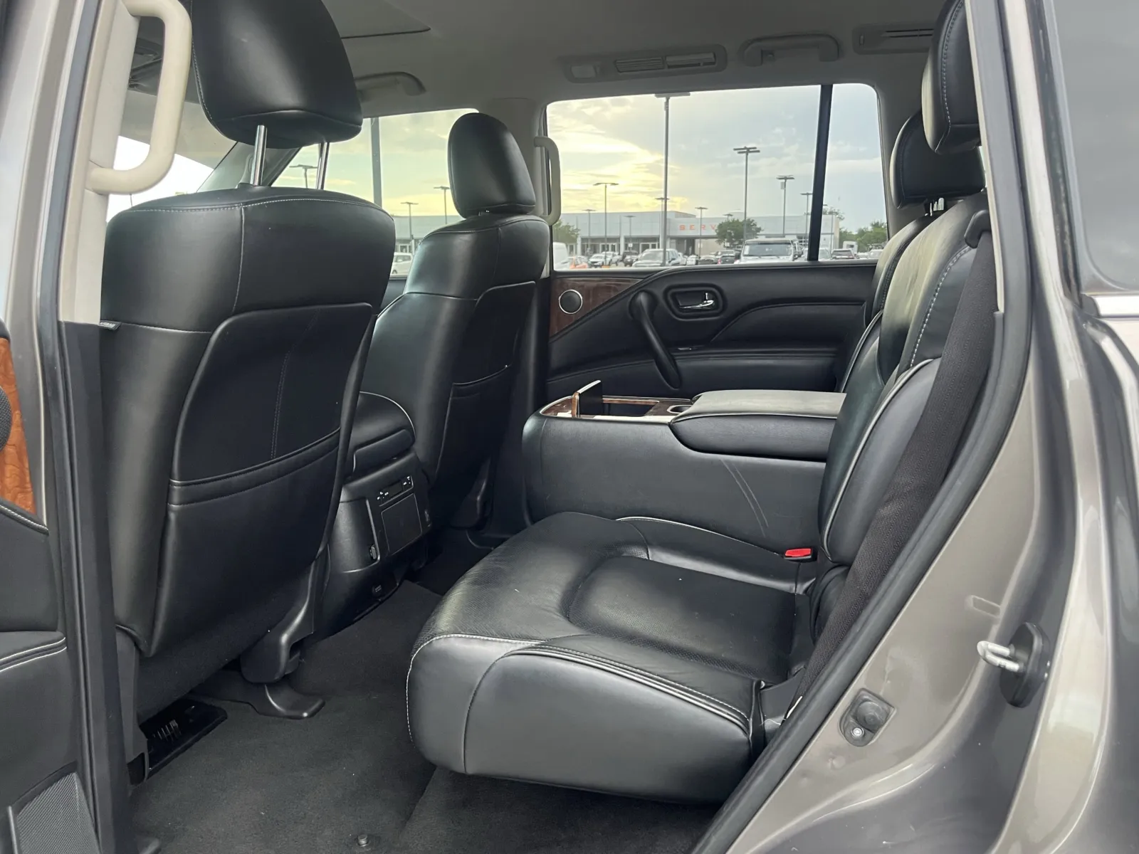 Infiniti QX80 photo 26