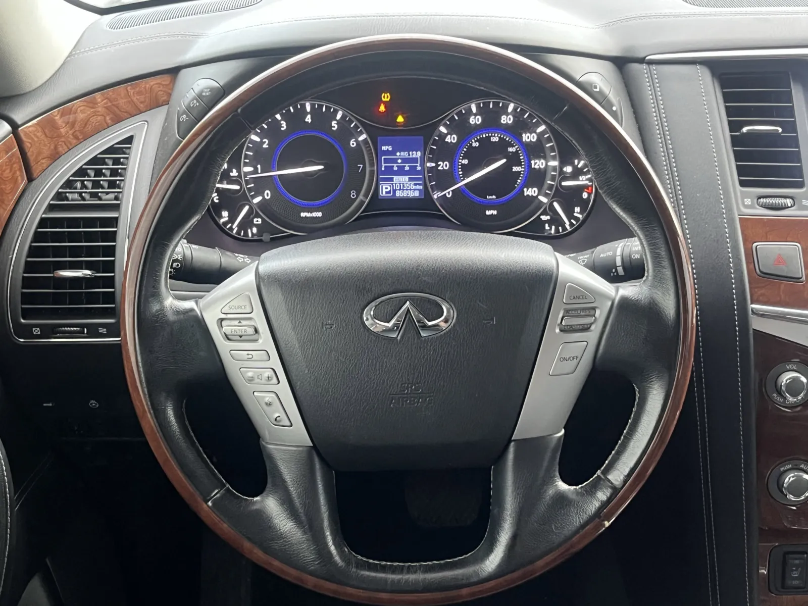 Infiniti QX80 photo 13