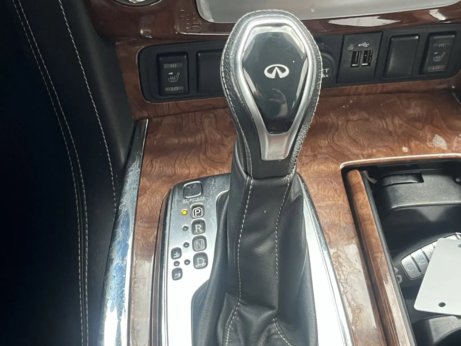 Infiniti QX80 photo 17
